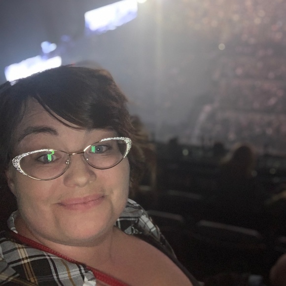 Meet your Posher, Nicole - Picture 7 of 8